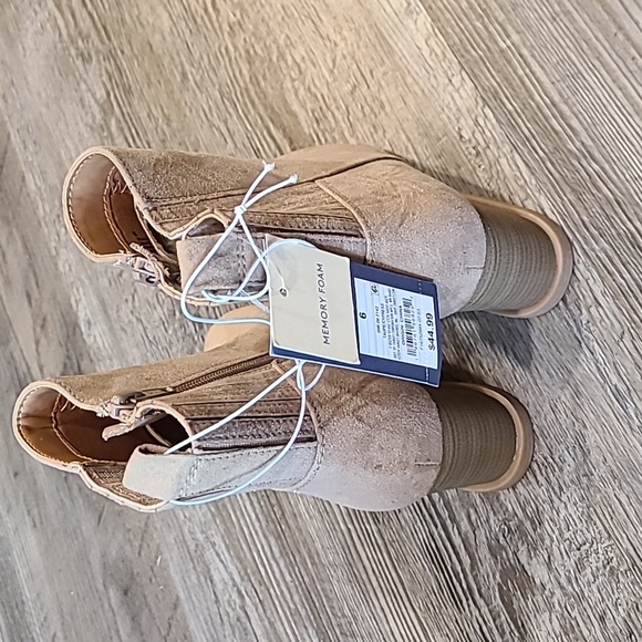 Universal Thread Cypress Winter Boots - Size 6 - Picture 4 of 5